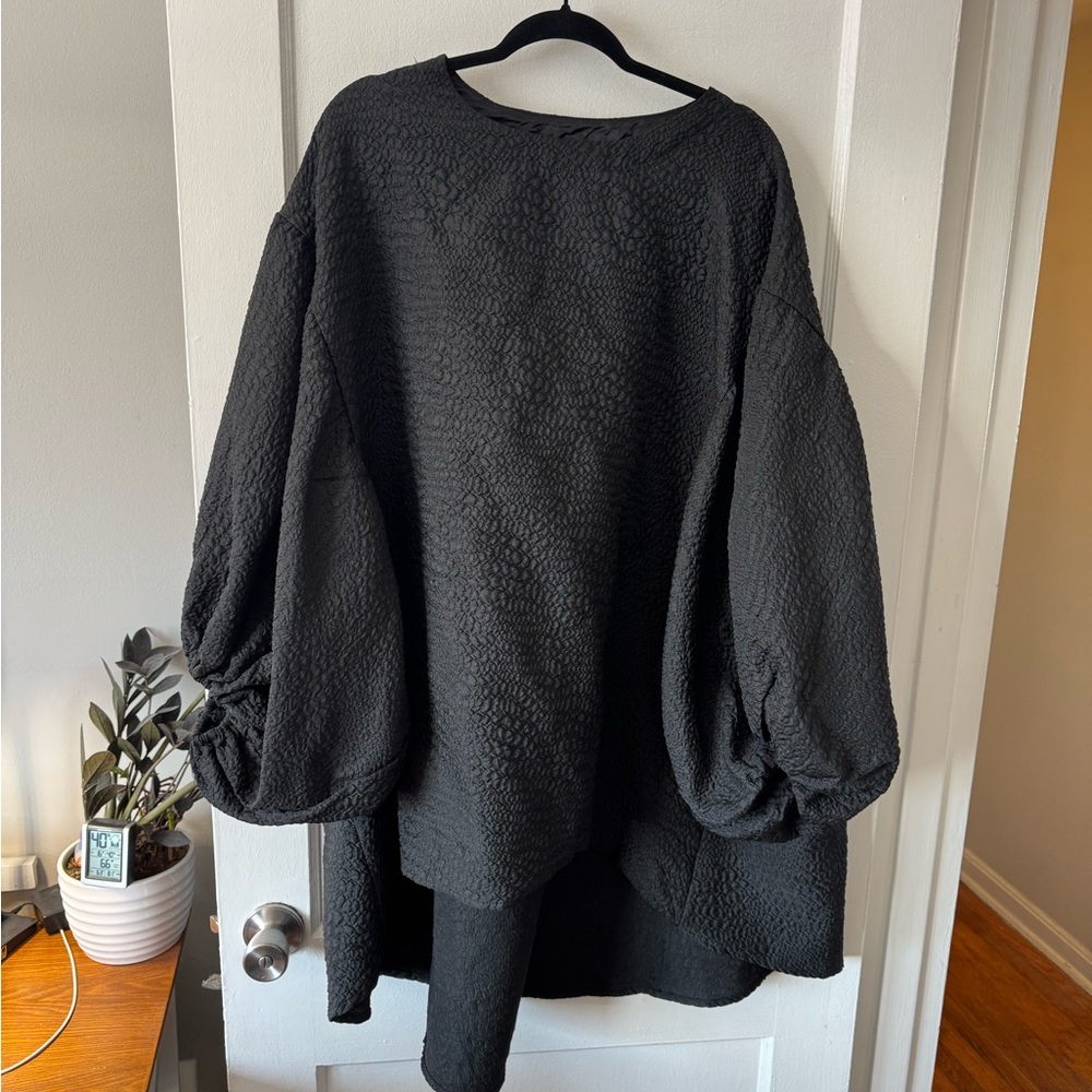 Chic Black Textured Women's Tunic